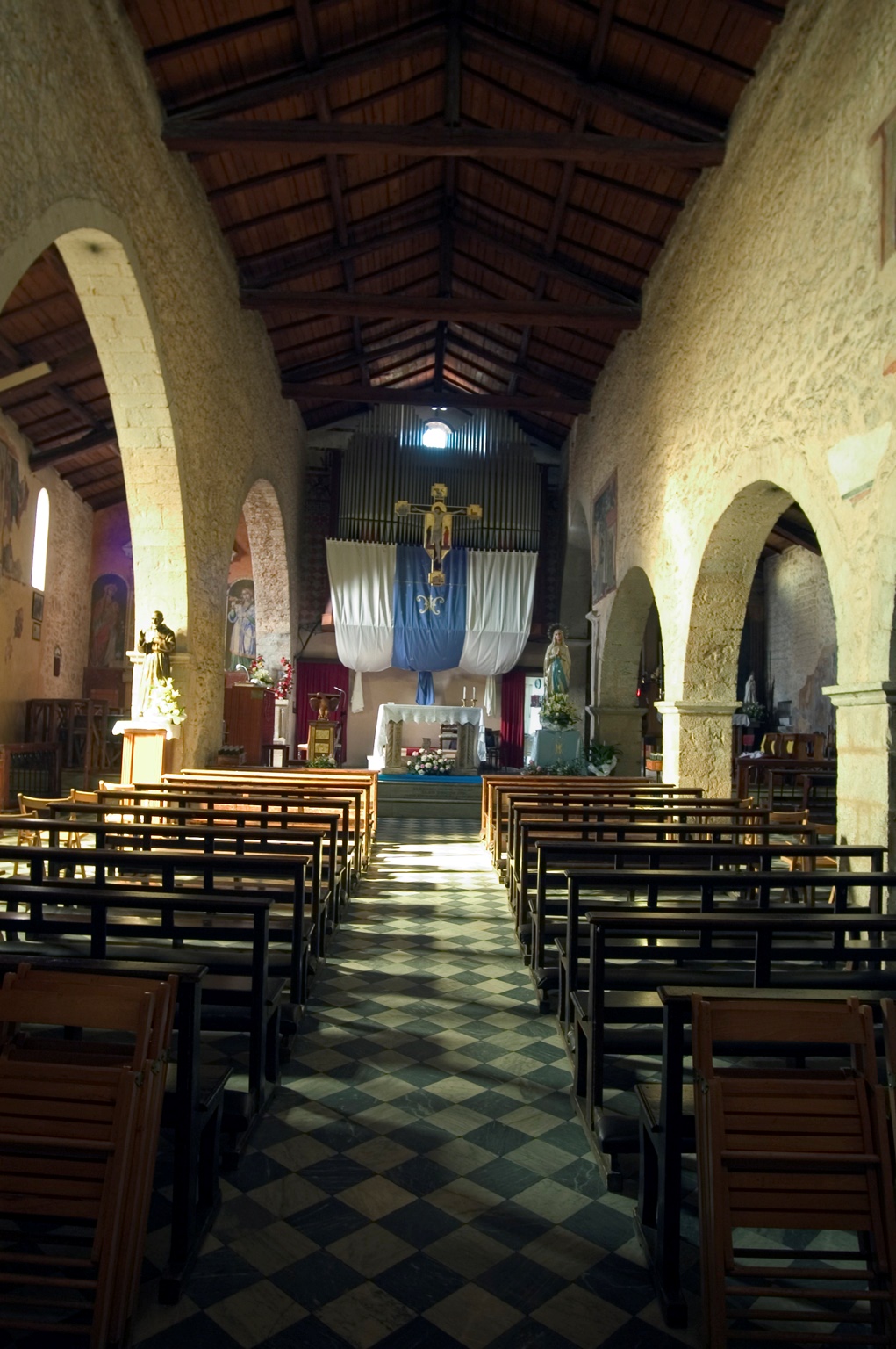 ill.11: Chiesa di san Giovanni Evangelista, sec.XIII-XIV, interno
