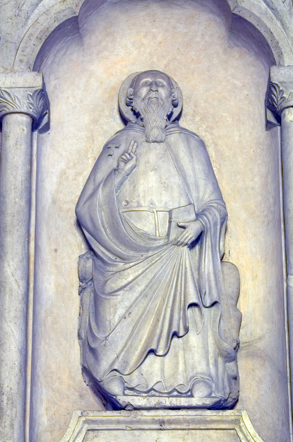 ill.23:Scuola privernate, sec. XIV, Sant’Antonio abate, marmo scolpito
