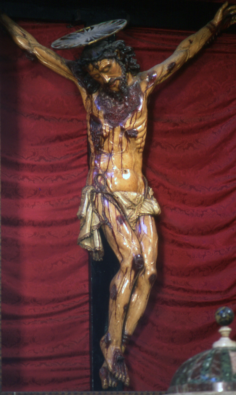 ill. 3: G. Baccari (?) 1672-1673, Crocifisso, legno scolpito e dipinto