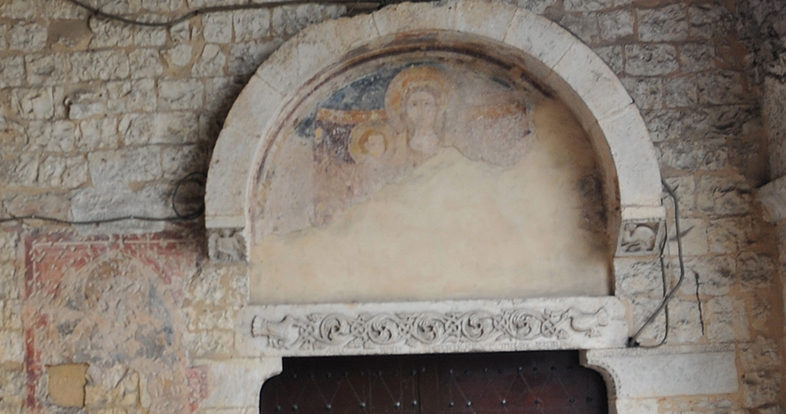 ill.18: Madonna con il Bambino, lunetta dipinta, XIV sec.